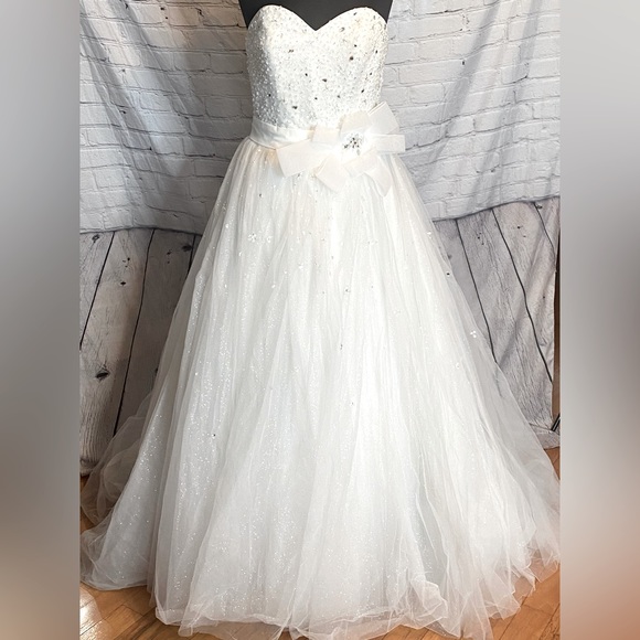 Alfred Angelo Dresses & Skirts - Fairytale Weddings Alfred Angelo Ivory Cinderella Ballgown Wedding Dress Size 10